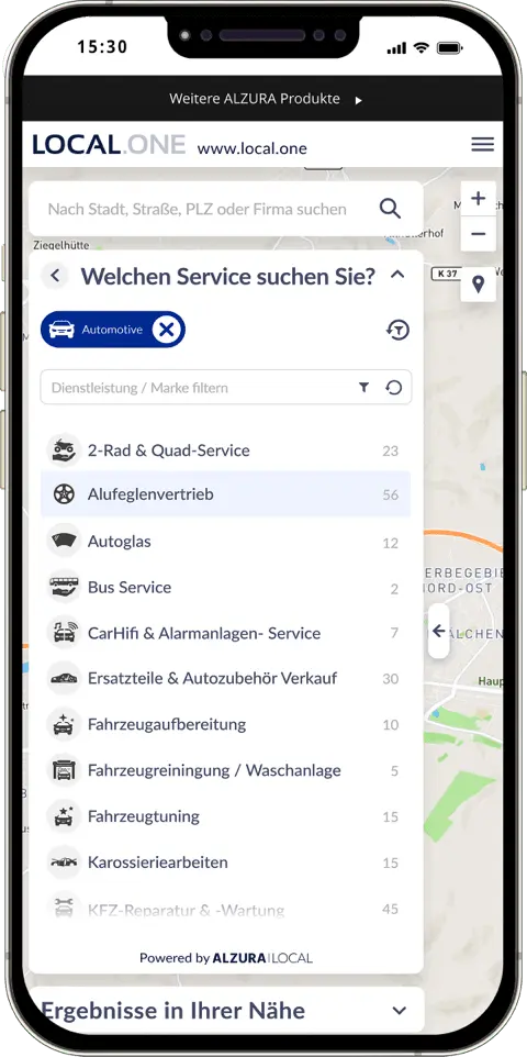 Un smartphone affiche la barre de recherche, le filtre pour le secteur sélectionné à l'étape 1, une barre de recherche pour les services et les marques et une liste de services qui ont été filtrés en fonction du secteur sélectionné.